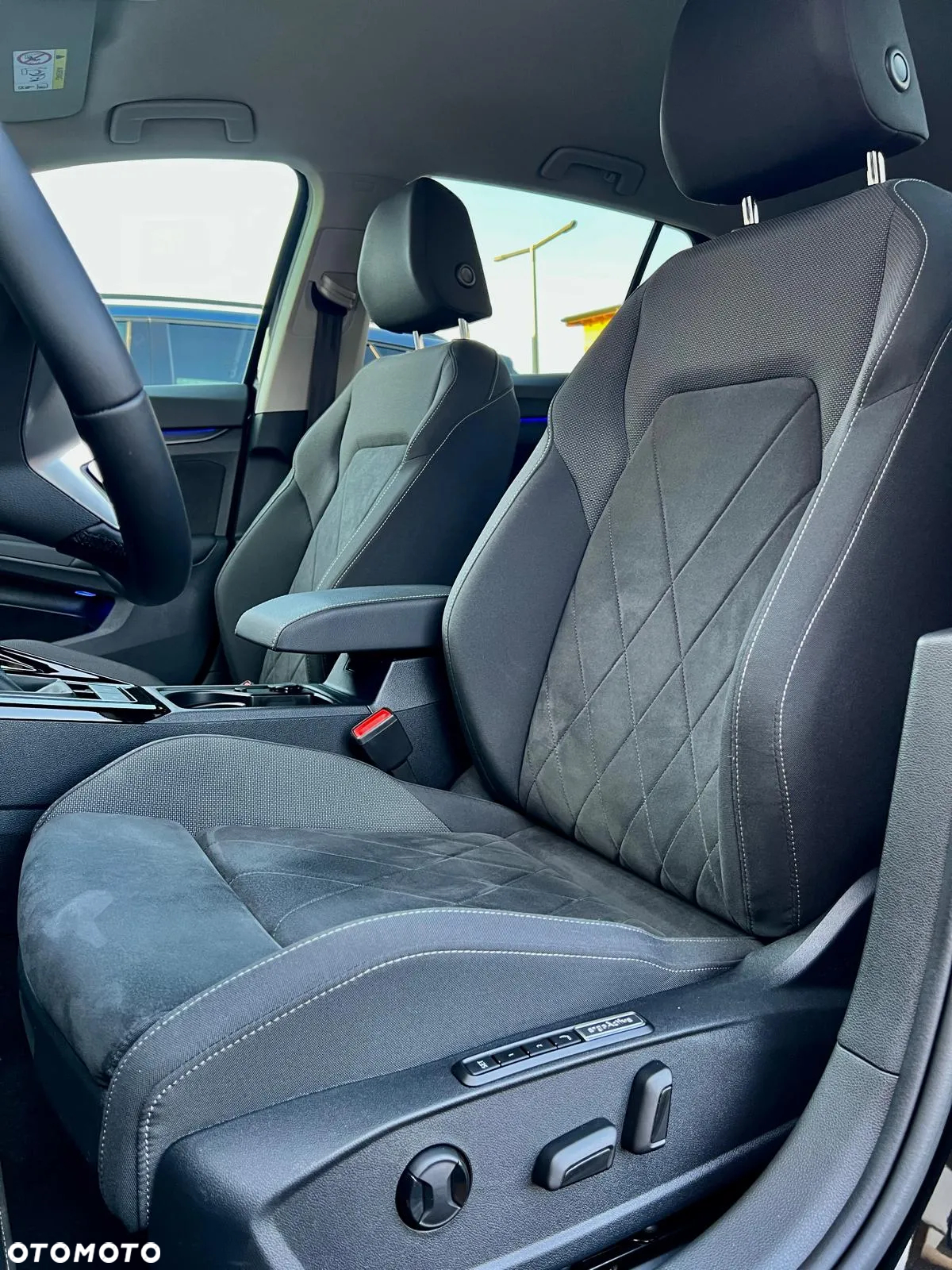 Volkswagen Golf VIII 1.5 TSI EVO Style - 13