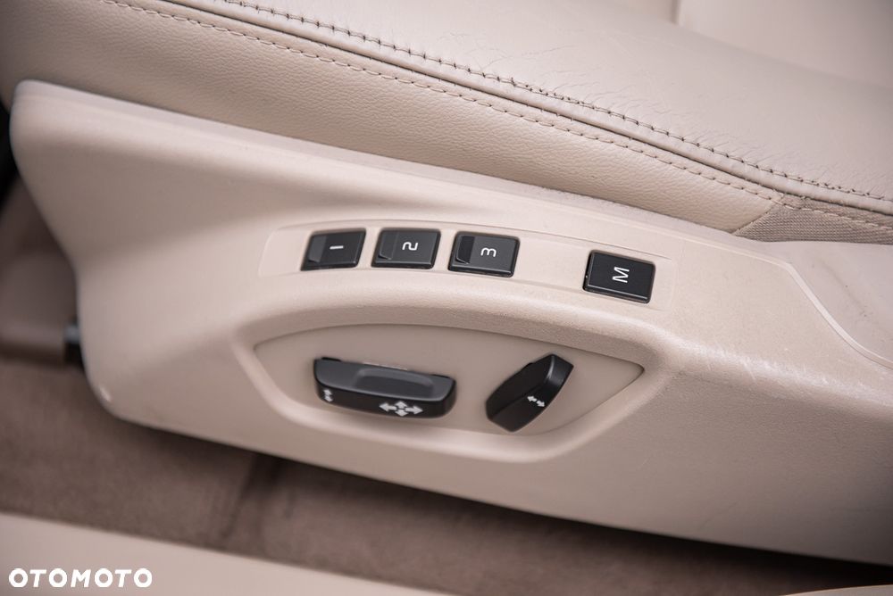 Volvo XC 60 D4 Geartronic Summum - 17