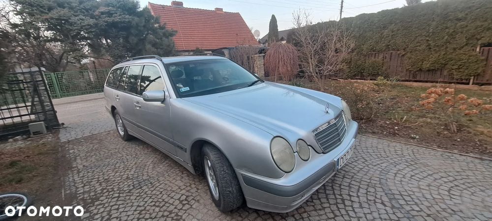 Mercedes-Benz Klasa E 200 CDI Classic DPF - 2