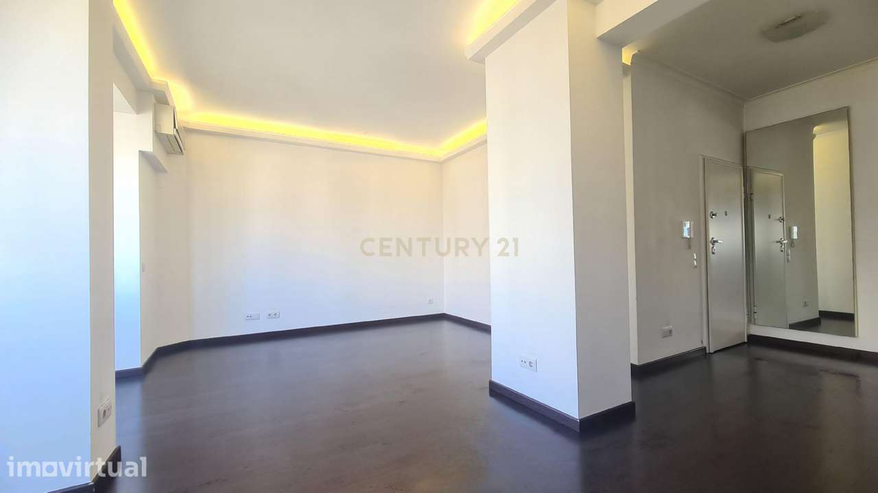 Apartamento Renovado T2 em Santa Clara, Lisboa - Grande imagem: 4/21