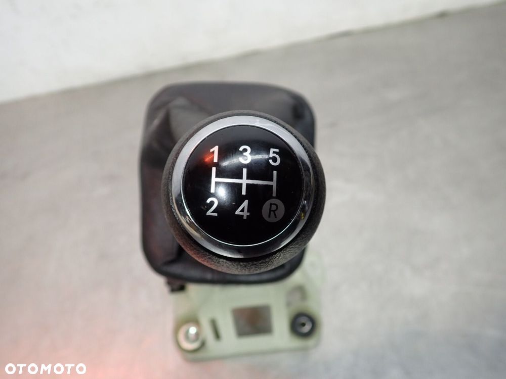 RAMKA WYBIERAKA BIEGÓW TOYOTA COROLLA E15 - 7