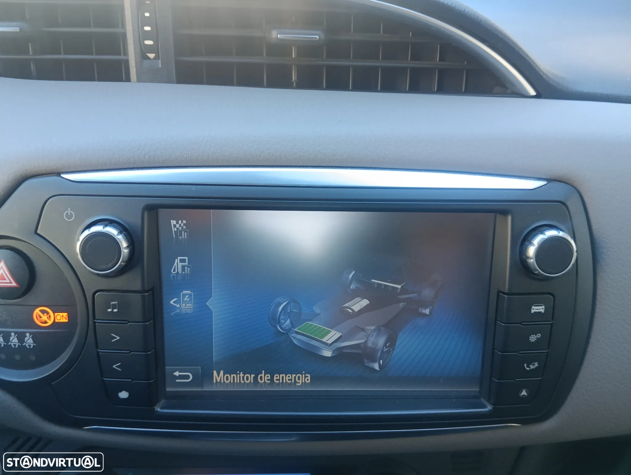 Toyota Yaris 1.5 HSD Square Collec.Bronze - 13