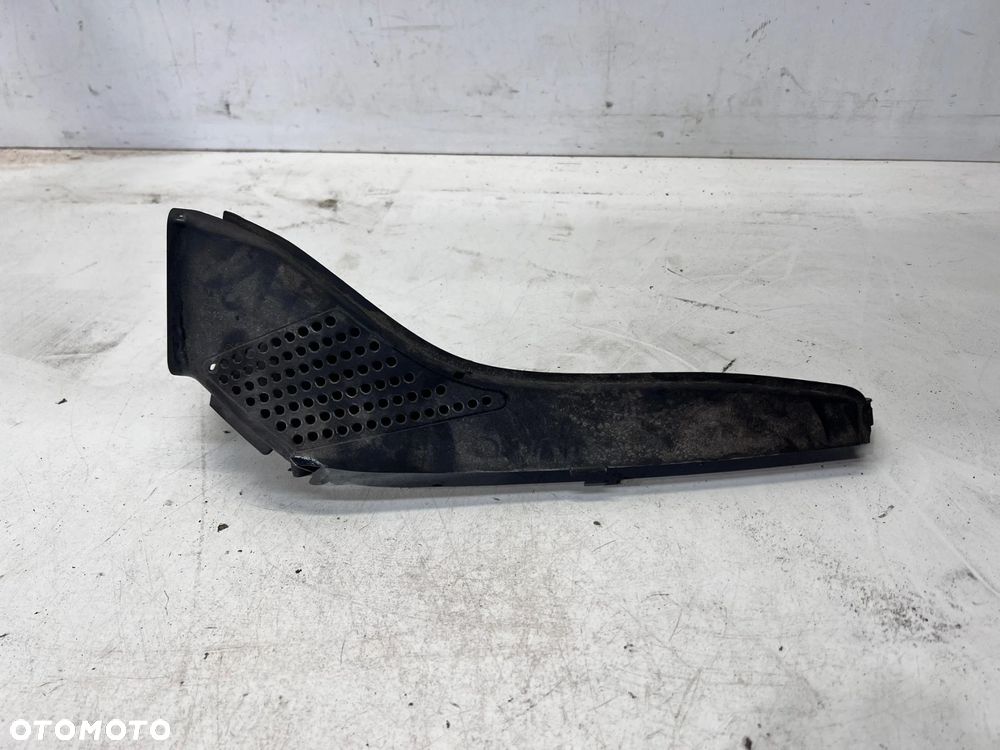 WLOT DOLOT POWIETRZA AUDI A4 B9 A5 8W 8W0129618A - 1