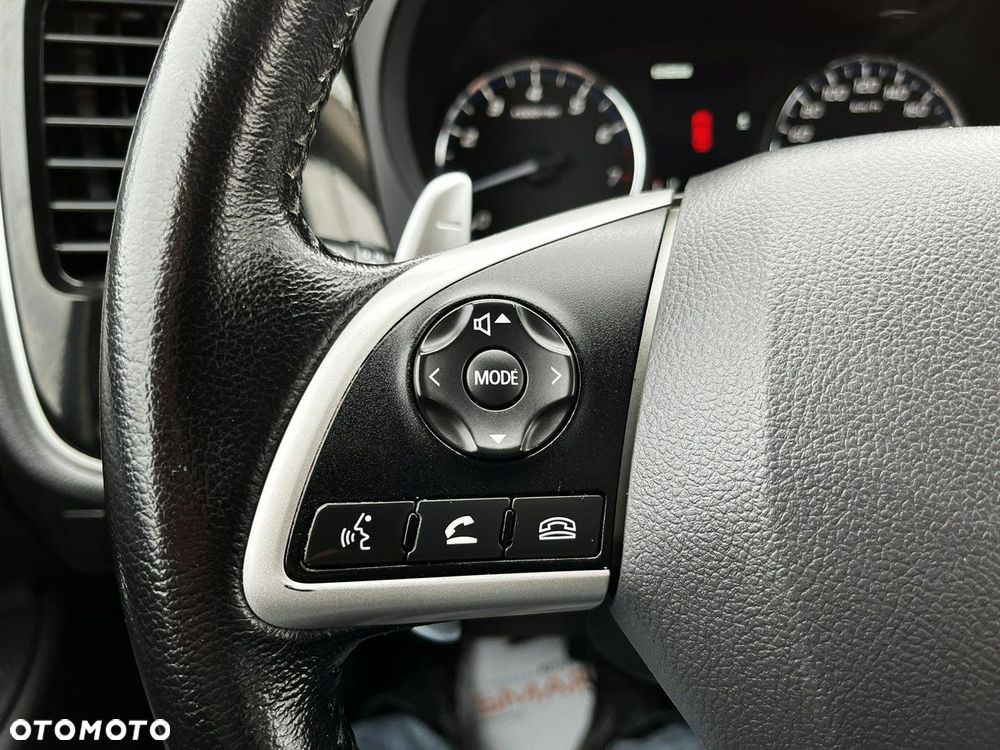 Mitsubishi Outlander 2.0 Instyle + 4WD CVT - 18