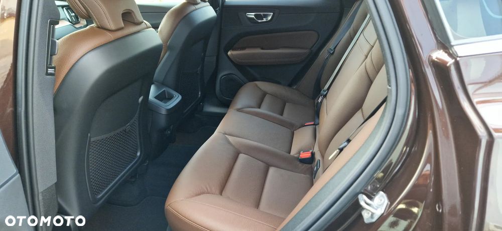 Volvo XC 60 B4 D AWD Inscription - 11