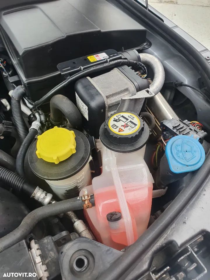 Dezmembrez dezmembrari piese auto Land Rover Discovery 3 an 2007 motor 2.7 tdv6 190 cp 276dt vas expansiune antigel etrier frana stanga dreapta fata spate catalizator  filtru particule capac rezervor carenaj aparatori noroi pompa servo servodirectie - 1
