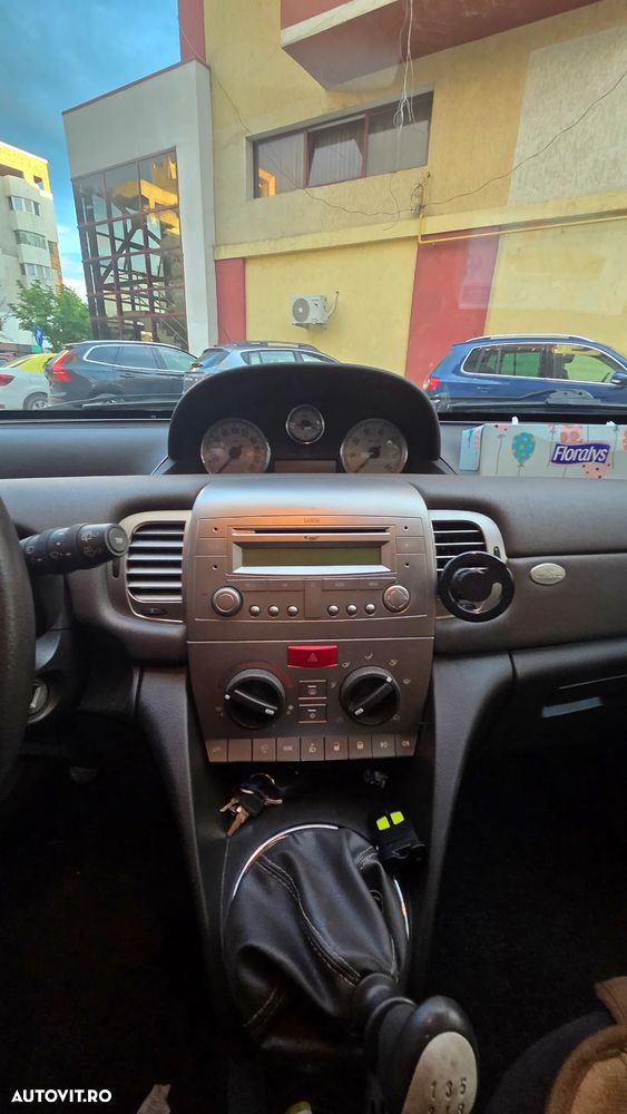 Lancia Ypsilon - 5