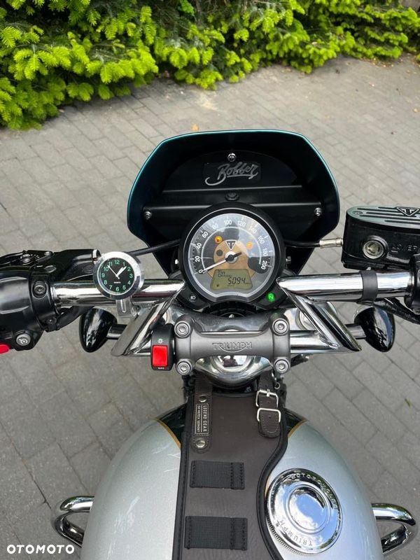 Triumph Bonneville Bobber - 4