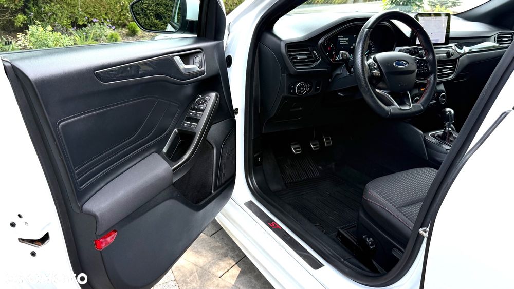Ford Focus 1.5 EcoBlue Start-Stopp-System ST-LINE DESIGN - 6