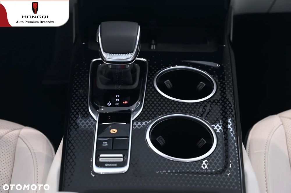 Hongqi HS3 - 21