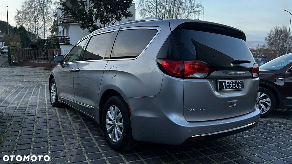 Chrysler Pacifica - 7
