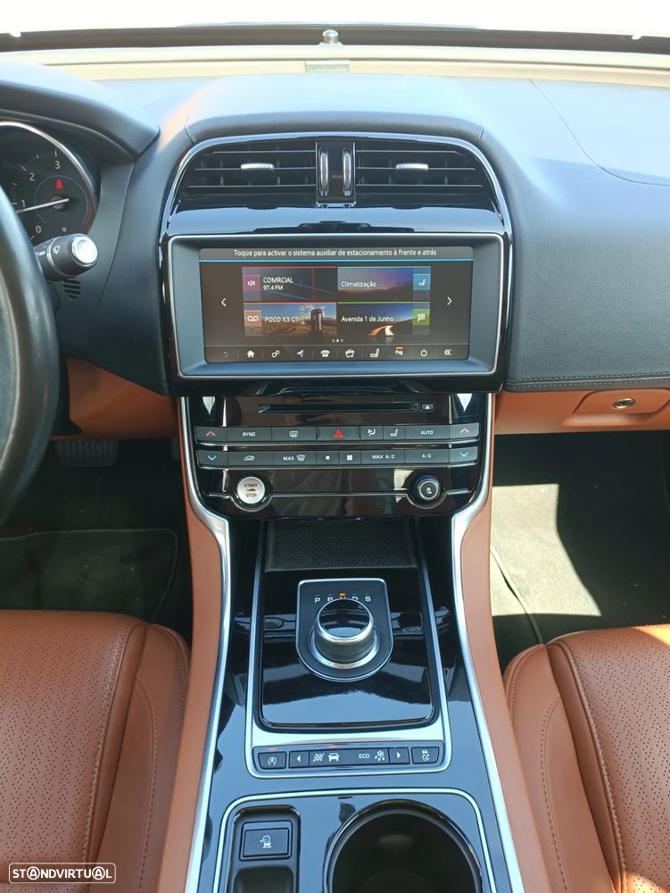Jaguar XE 20d Aut. Portfolio - 13