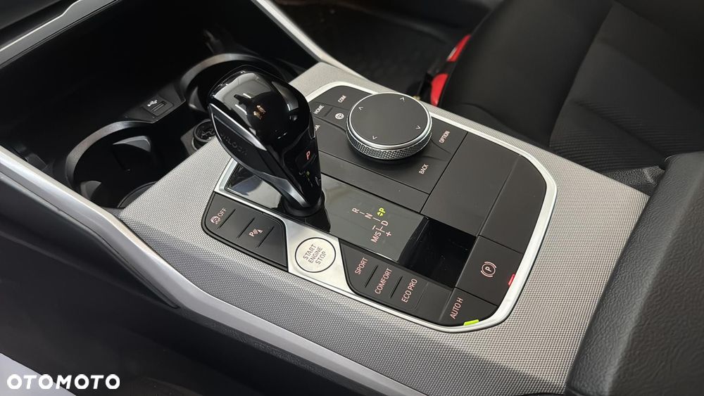 BMW Seria 3 318d MHEV - 16