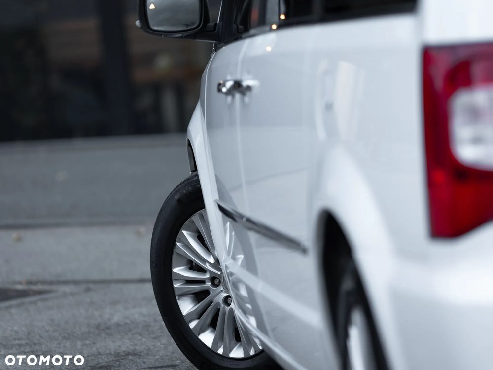 Lancia Voyager 3.6 Platinum - 39