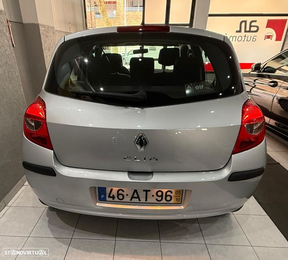Renault Clio 1.2 16V Confort - 12