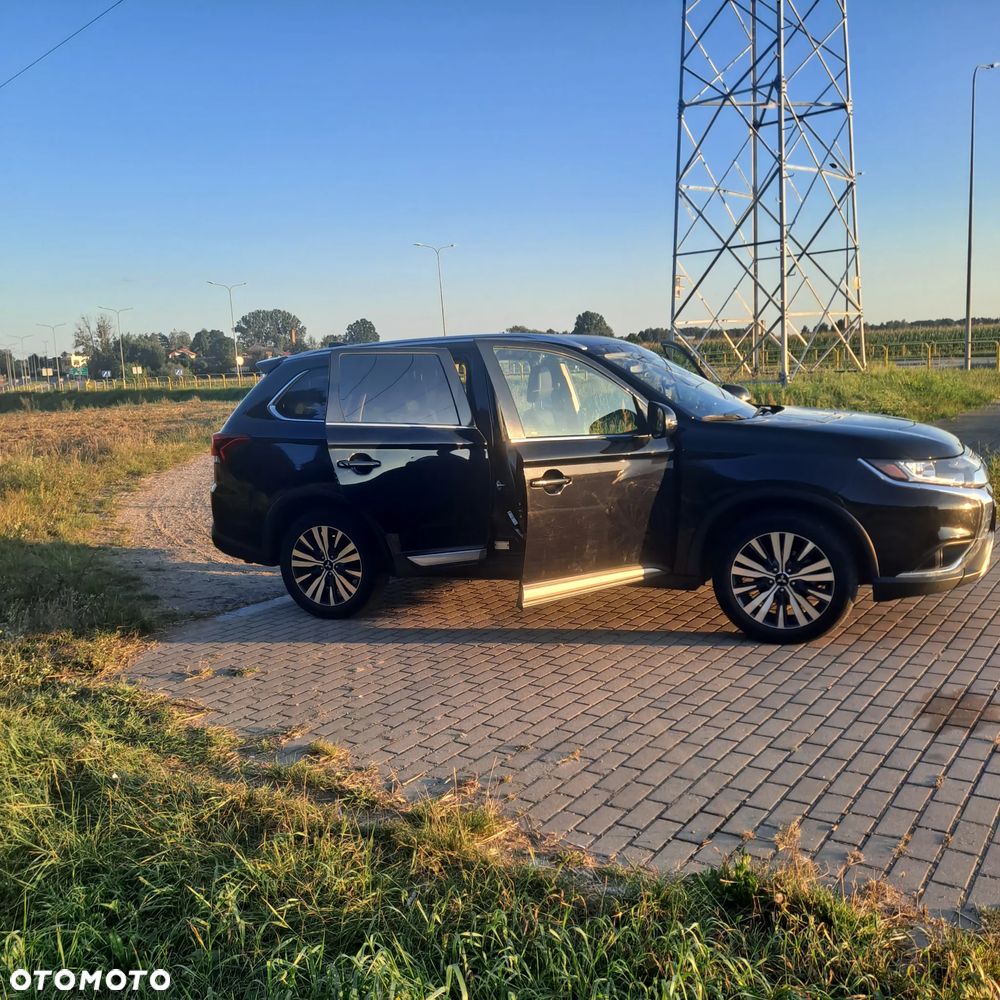 Mitsubishi Outlander - 11