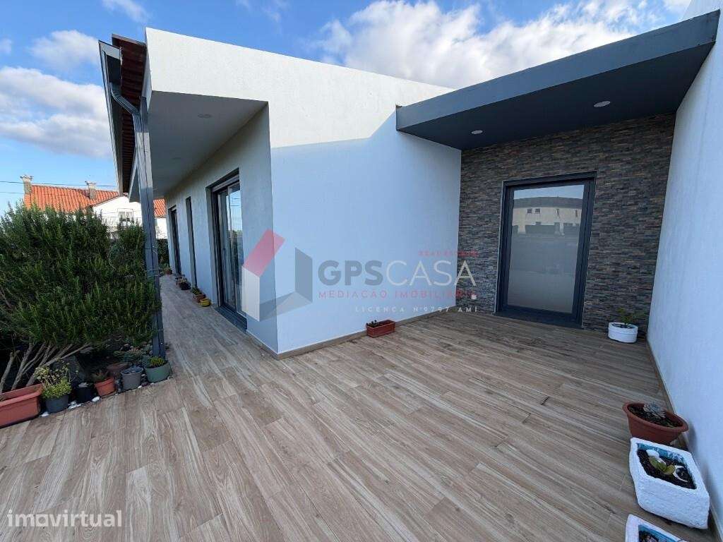 Moradia T3 de arquitetura moderna com excelentes áreas! - Grande imagem: 2/45