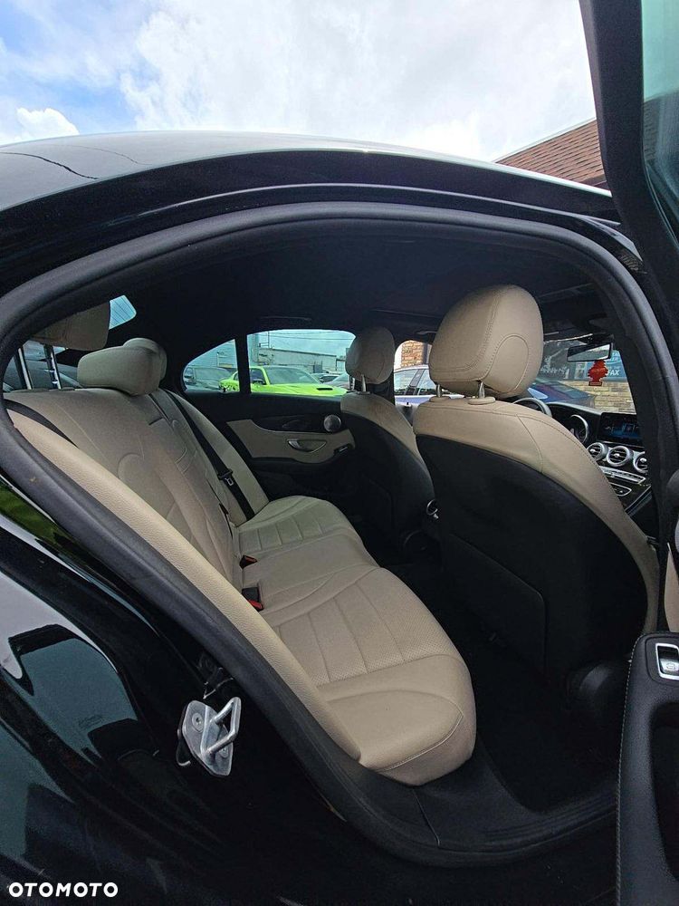 Mercedes-Benz Klasa C 300 4Matic 9G-TRONIC AMG Line - 8