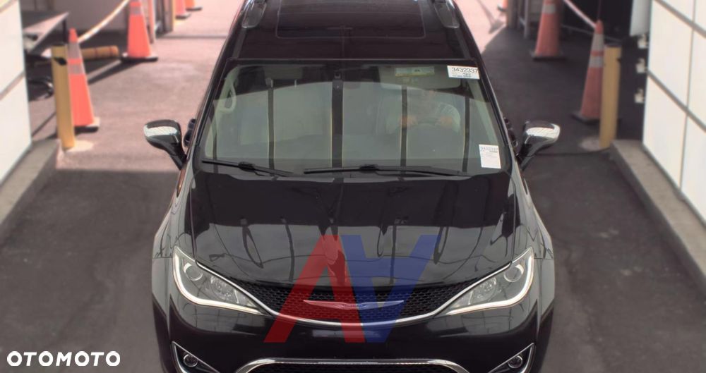 Chrysler Pacifica - 5