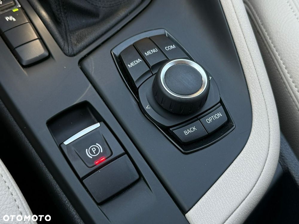 BMW X1 sDrive18i xLine - 30