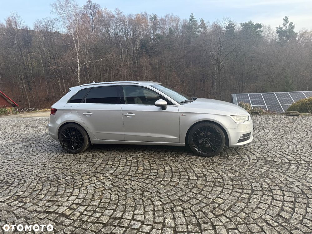 Audi A3 Sportback 1.6 TDI DPF S line Sportpaket - 2