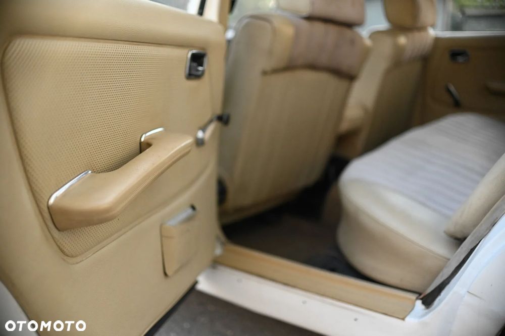 Mercedes-Benz W123 - 12
