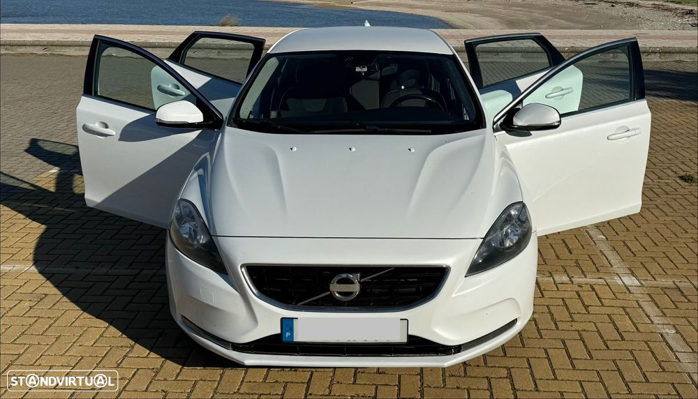 Volvo V40 D2 Momentum - 1