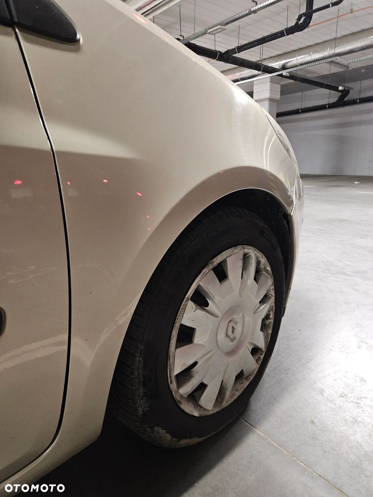 Renault Clio 1.4 16V Authentique - 3