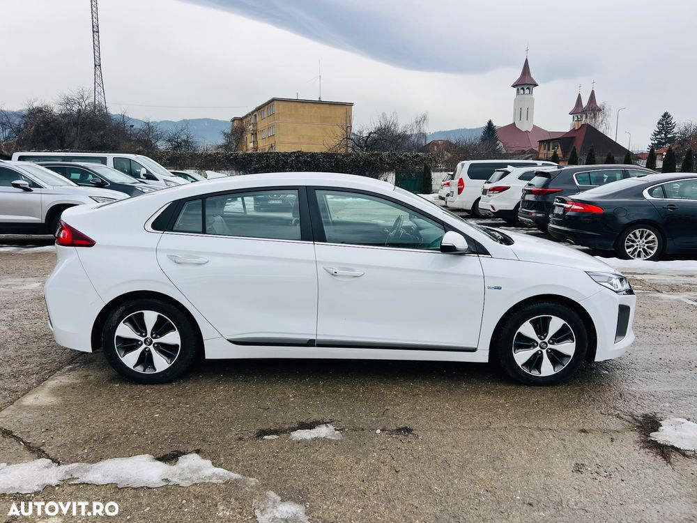 Hyundai IONIQ 1.6 GDI Premium - 33