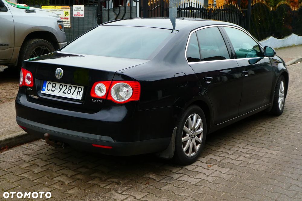 Volkswagen Jetta - 4