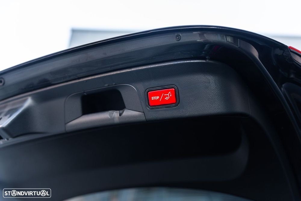 Mercedes-Benz GLC 300 e Coupe 4Matic 9G-TRONIC AMG Line - 30