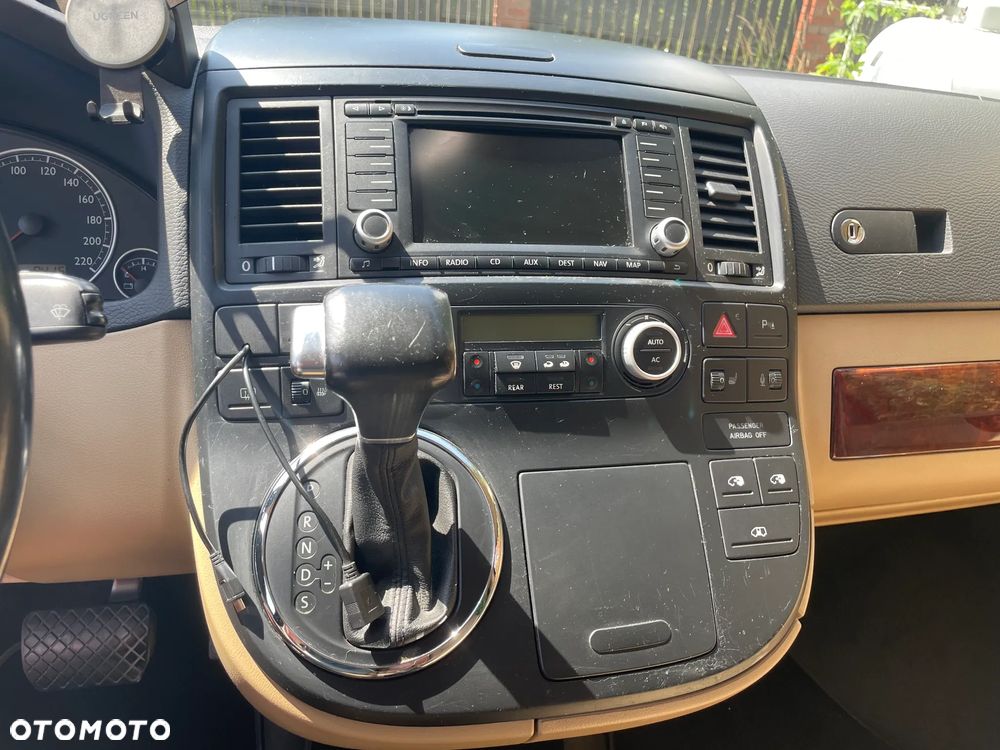 Volkswagen Multivan - 16