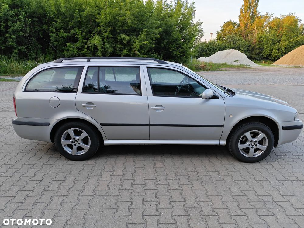 Skoda Octavia 1.6 Ambiente - 4