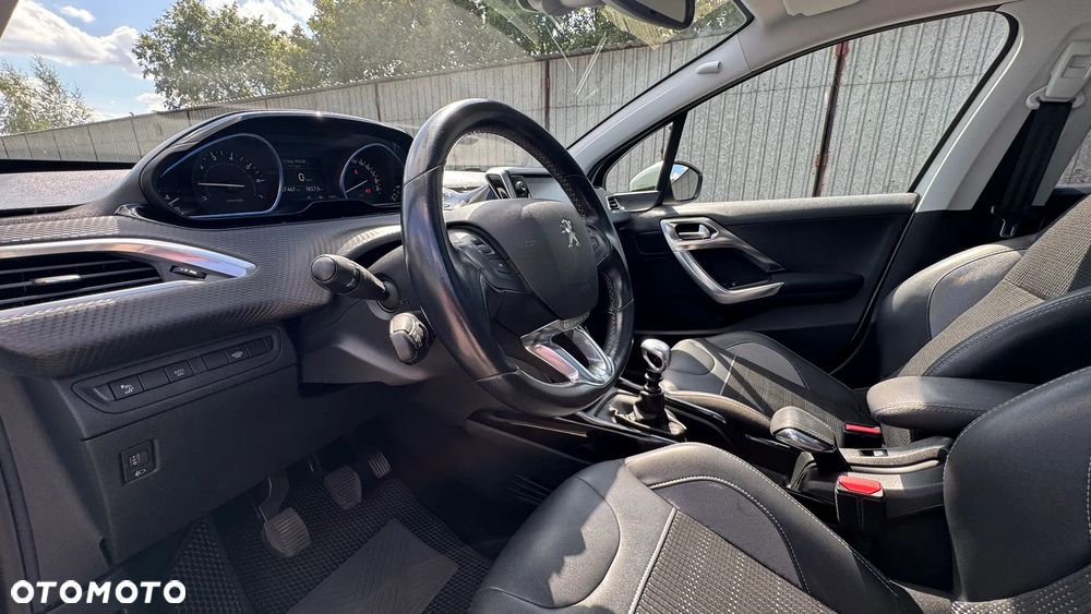 Peugeot 2008 1.2 PureTech Allure S&S - 10