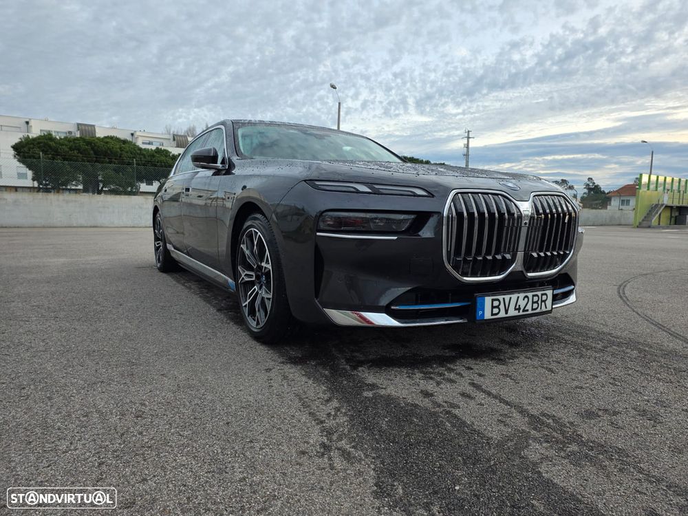 BMW i7 - 11