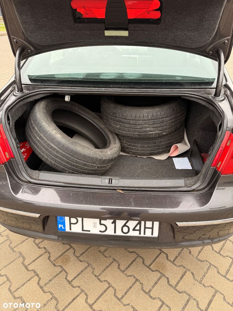 Volkswagen Passat 2.0 TDI Comfortline - 12