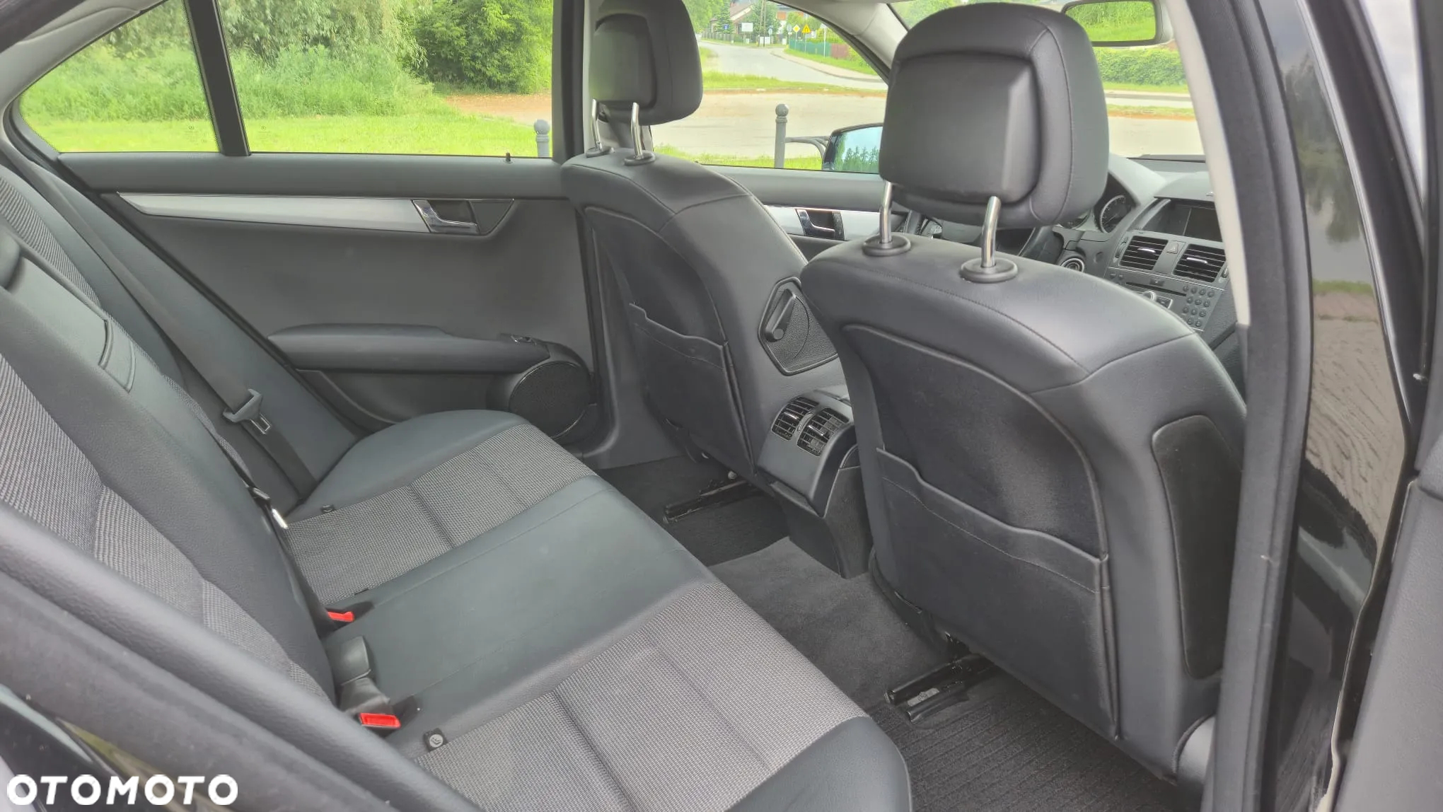 Mercedes-Benz Klasa C 180 T CGI Automatik BlueEFFICIENCY Avantgarde - 13