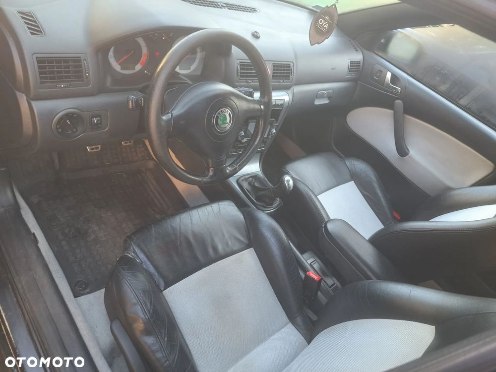 Skoda Octavia 1.8T Tour RS - 10
