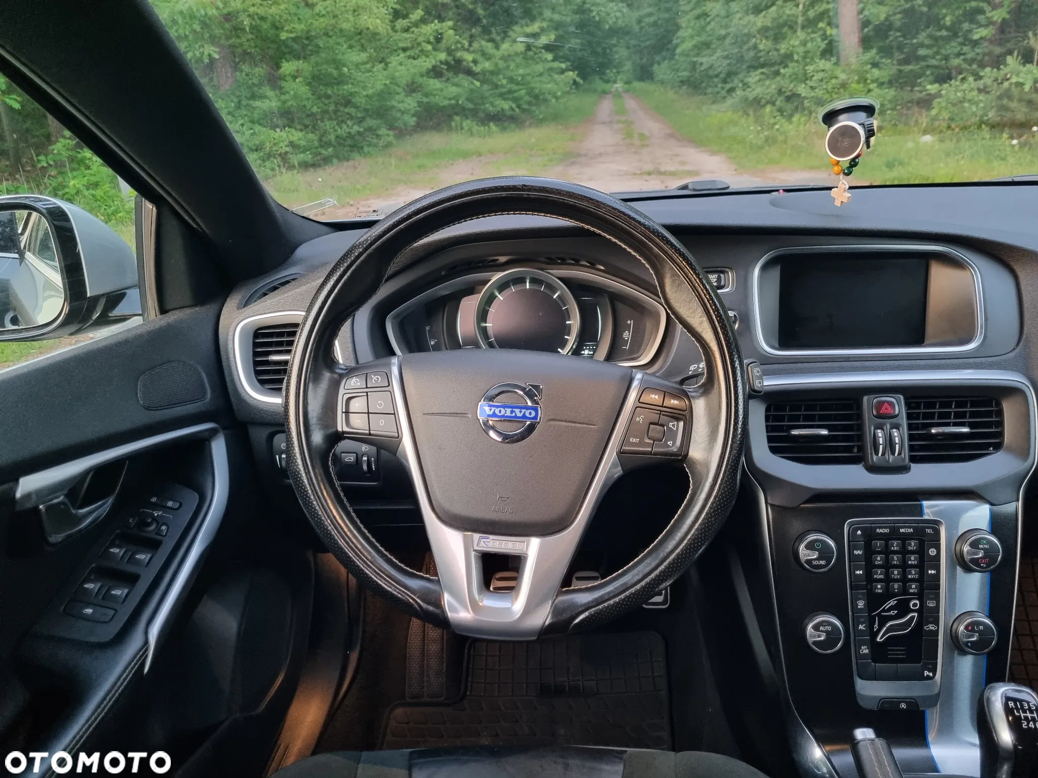 Volvo V40 D2 R-Design - 23