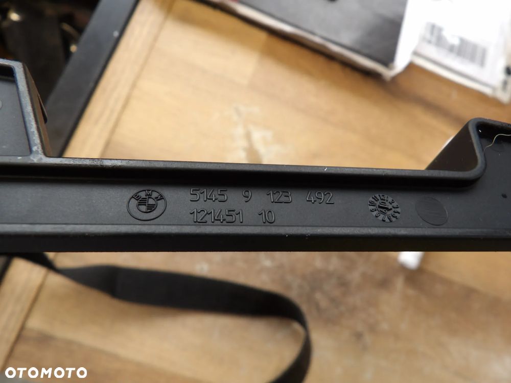 BMW - E60,E61 - UCHWYT , WSPORNIK NA KUBEK - EUROPA - 9123492 - 2