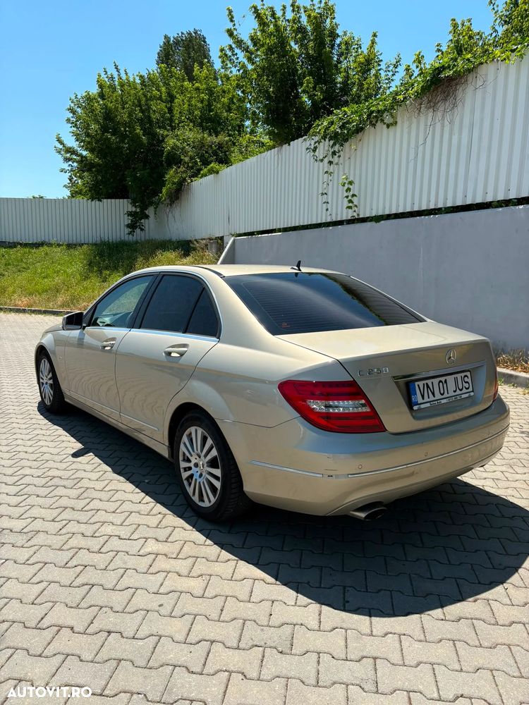 Mercedes-Benz C 250 CGI Automatik BlueEFFICIENCY Elegance - 4