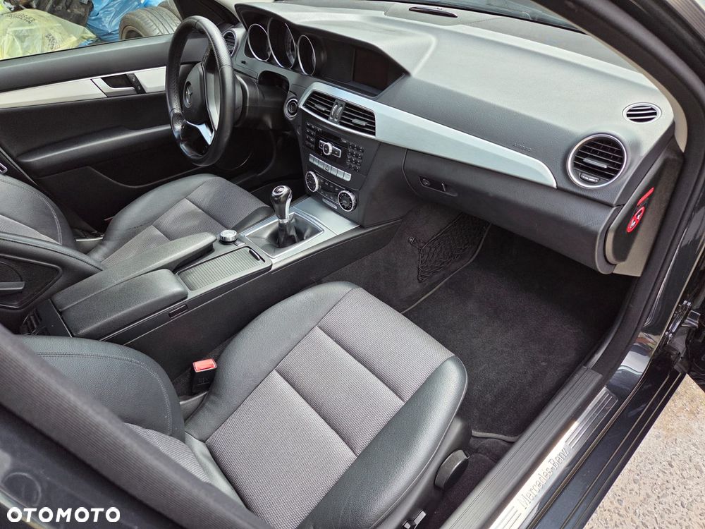 Mercedes-Benz Klasa C 180 (BlueEFFICIENCY) Avantgarde - 8
