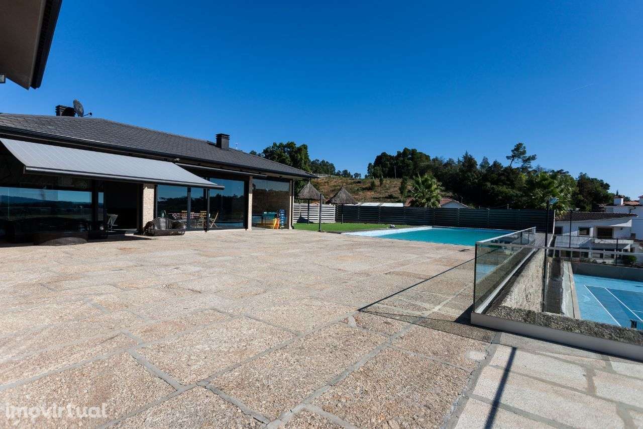 Moradia com Piscina e Campo de Ténis - Grande imagem: 5/38