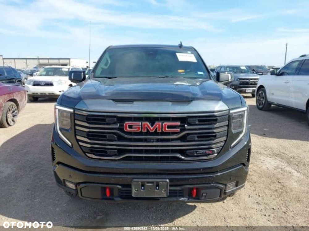 GMC Sierra - 8