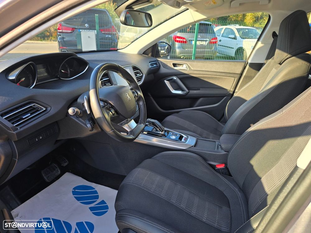 Peugeot 308 1.2 PureTech Allure EAT8 - 19