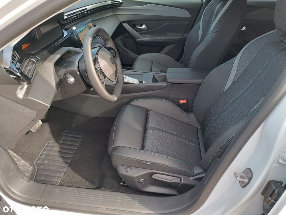 Peugeot 408 - 12