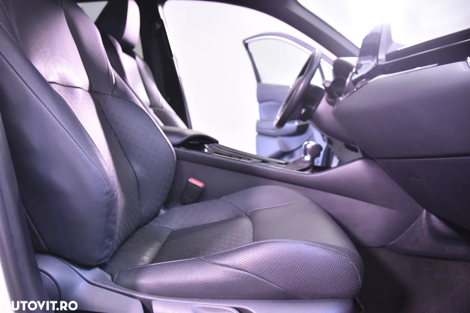 Toyota C-HR - 11