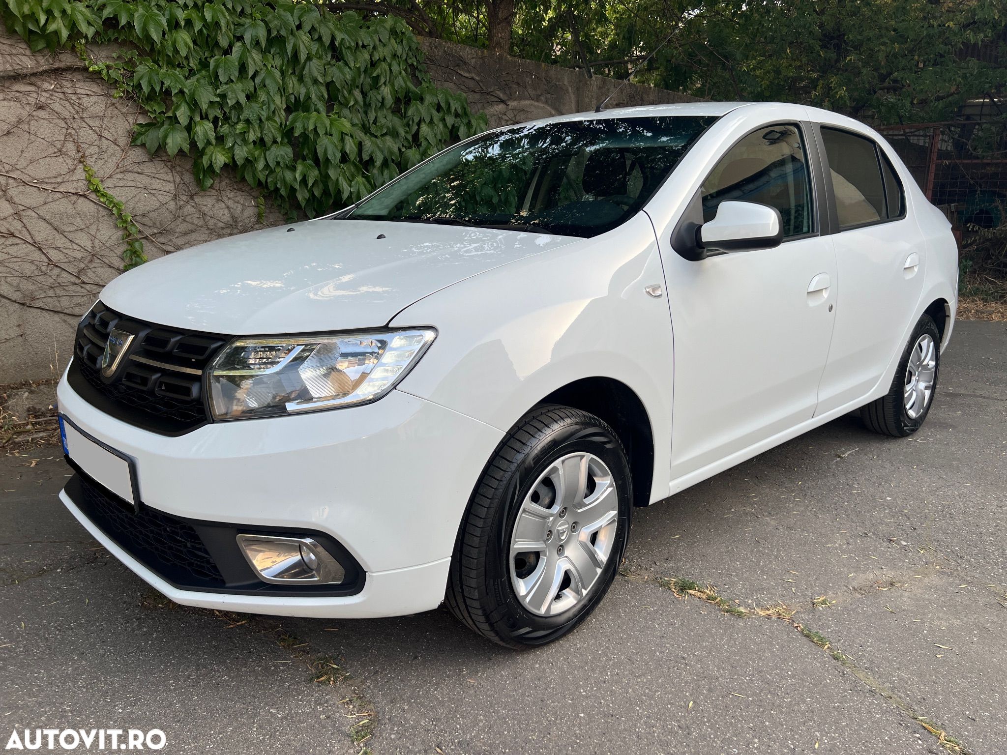 Dacia Logan 1.0 SCe Ambiance - 1
