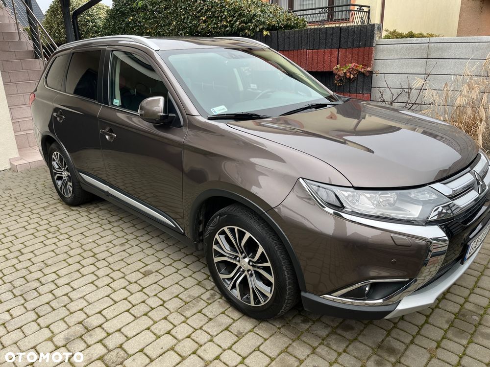 Mitsubishi Outlander - 2