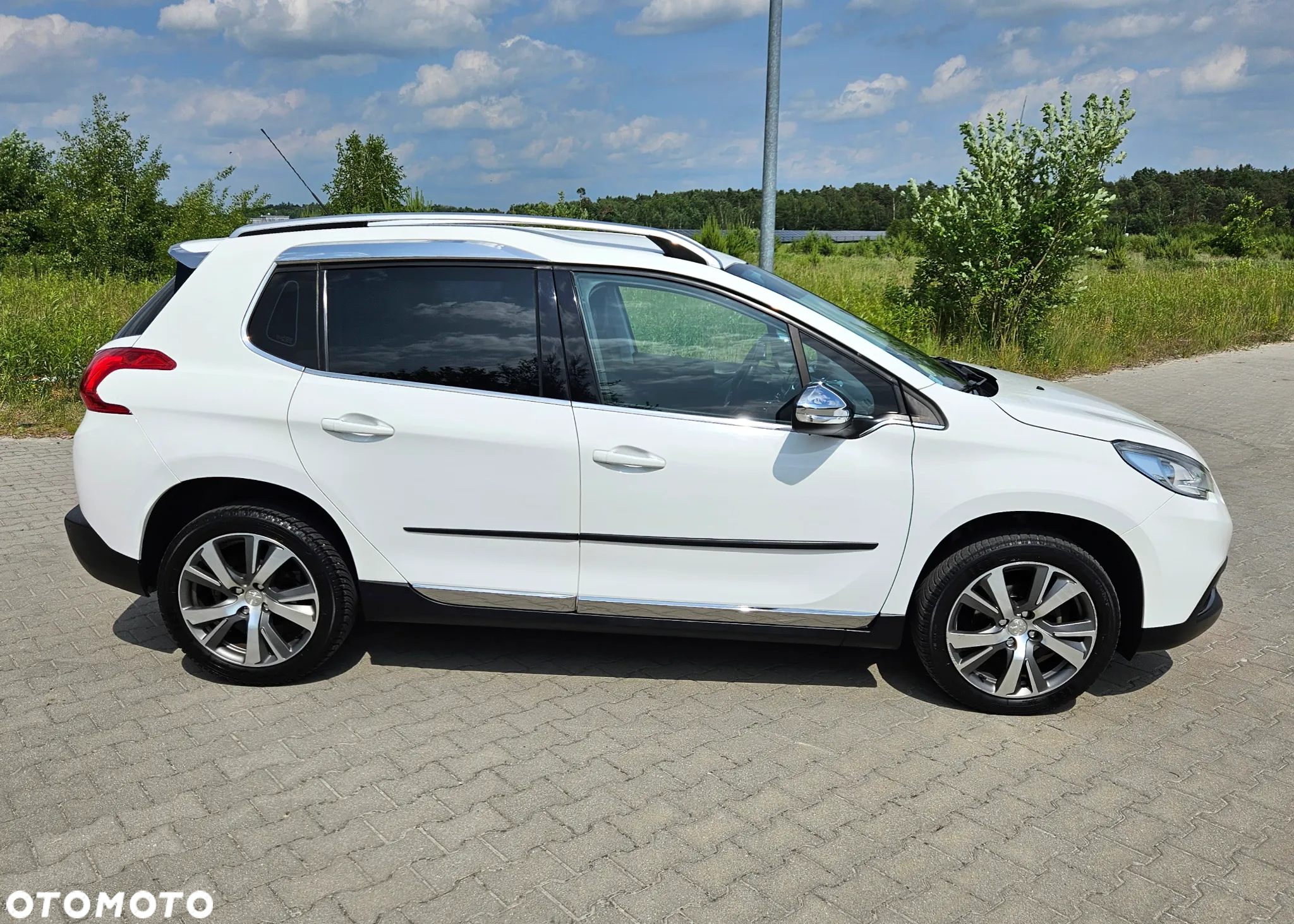 Peugeot 2008 1.6 e-HDi Allure S&S - 13